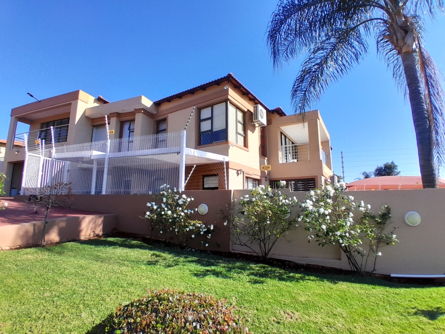 3 Bedroom Property for Sale in Safari Gardens North West